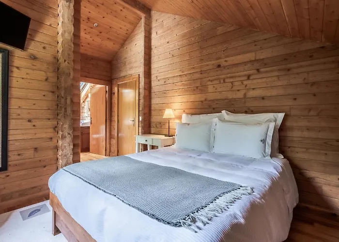 Гостевой дом Prado Do Xisto - Chale De Madeira A 7km De